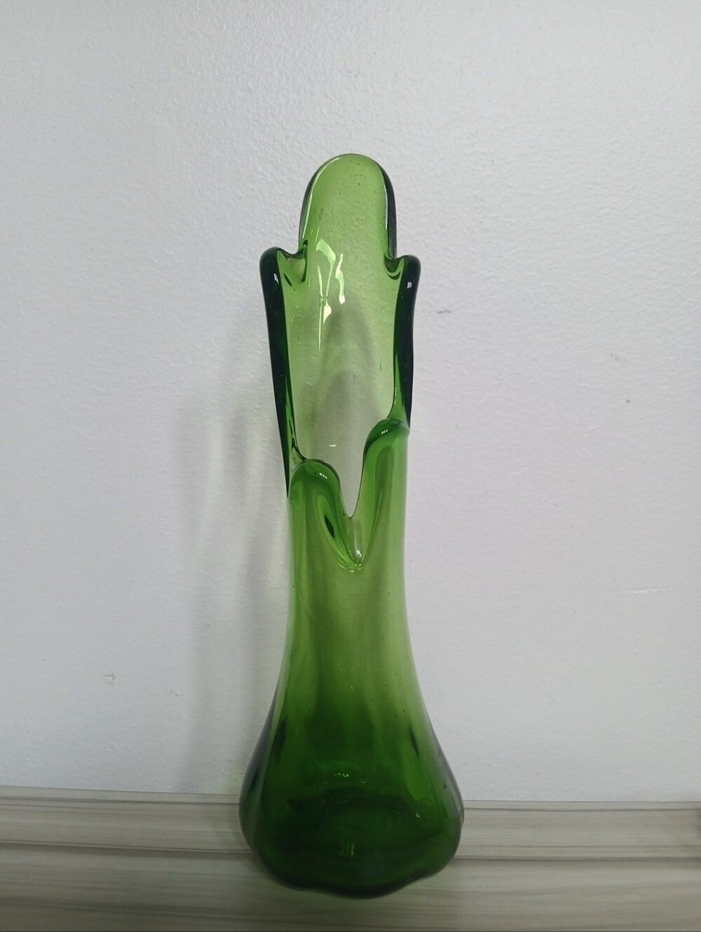 Vintage 10” Emerald Green Glass Five Finger Swung Stretch Vase MCM